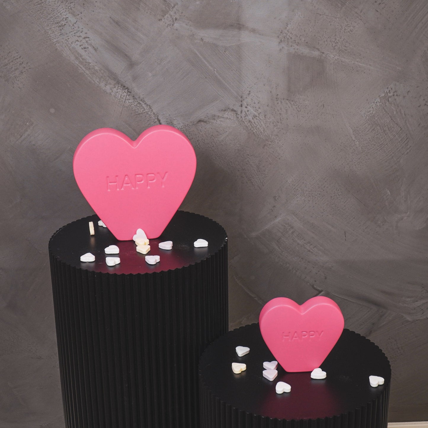 Ornament- Snoephart Beeld 'HAPPY'- Keramiek- Fluor Roze- 20x4x18,5cm