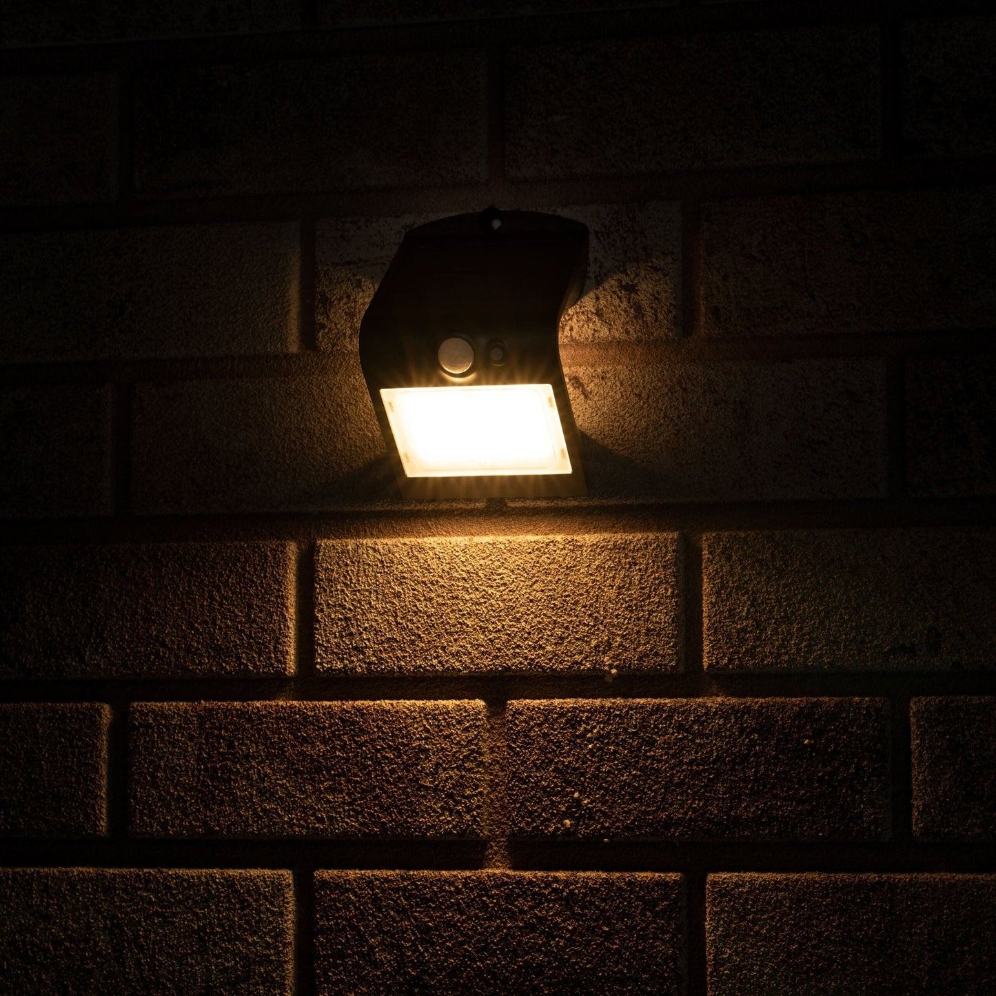 LED's Light Solar LED Buitenlamp met Bewegingssensor 220 - 3 lichtstanden - Automatisch aan/uit - Zwart